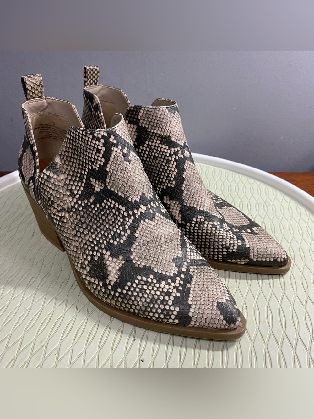 Universal Thread Women's Cut Out‎ Snake Ankle Boots Bootie Sz 9 Cari Gray